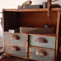 antica cassettiera calzolaio