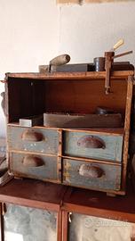 antica cassettiera calzolaio