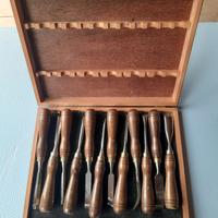 Scalpelli e sgorbie da sculture su legno