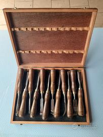 Scalpelli e sgorbie da sculture su legno