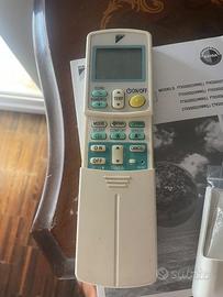 4 Telecomandi con porta telecomando da muro Daikin