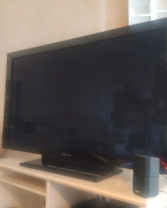 Televisore al plasma e casse Bose