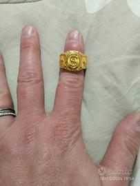 anello$ con simbolo e zirconi 