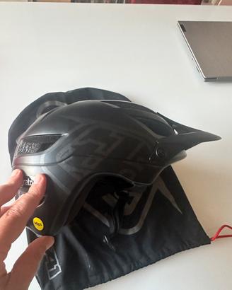 Casco troy lee design  a1 mips