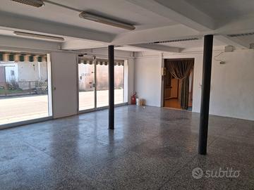 Negozio a Giavera del Montello