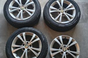 4 cerchioni Alfa Romeo 16'' con 3 ruote Yokohama