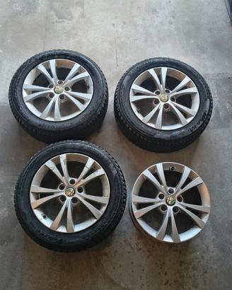 4 cerchioni Alfa Romeo 16'' con 3 ruote Yokohama