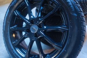 Cerchi in lega + gomme invernali Toyota Aygo x