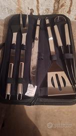 attrezzi barbecue nuovi