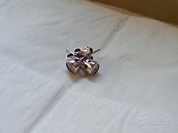 Orecchini in argento e zirconi 