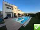 villa-indipendente-panoramica-con-piscina-design