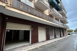 Via Brunelleschi - Locale 2 luci di 155 mq circa