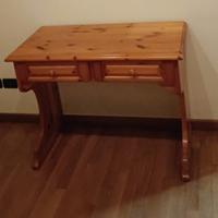 Scrivania in legno di pino 