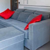  Divano con pouf staccabile 