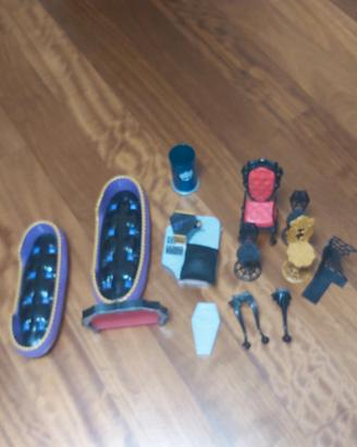 lotto di 15 pezzi  monster high 