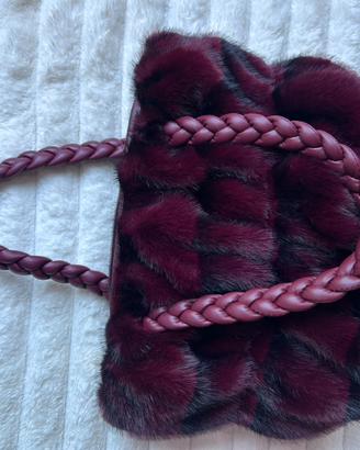 Borsa a mano in ecopelliccia bordeaux e nera