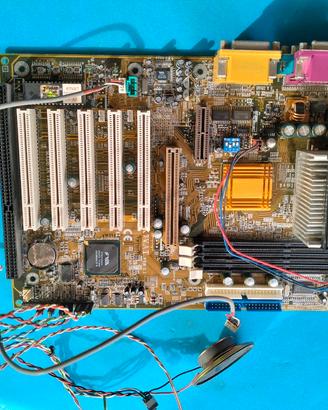 Scheda madre AMD K7VAT