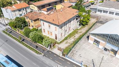 VILLA SINGOLA A MANTOVA