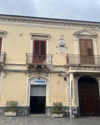 NEGOZIO A GIARRE