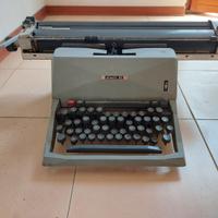 Macchina da scrivere Olivetti lettera 82 Vintage