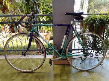Bicicletta da corsa in alluminio