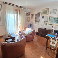 Tre camere da letto,posto auto e cantina