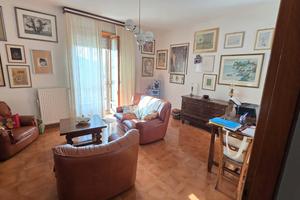 Tre camere da letto,posto auto e cantina