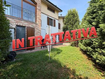 VILLA A SCHIERA CENTRALE A RIVOLTA D'ADDA