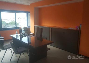 Tavolo direzionale nero piano vetro