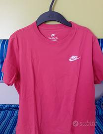 maglietta Nike di colore rosso/rosa