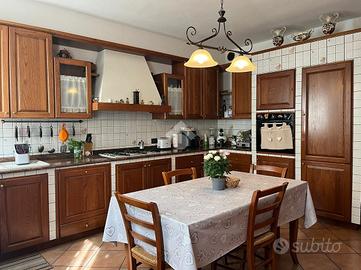 VILLA A SCHIERA A SCANDIANO