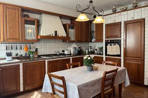 VILLA A SCHIERA A SCANDIANO