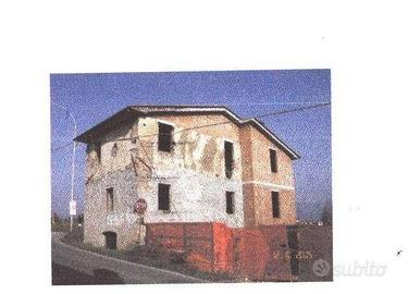 Rustico / Casale di 500 m² con più di 5 locali a M
