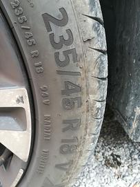 Gomme 235/45r18