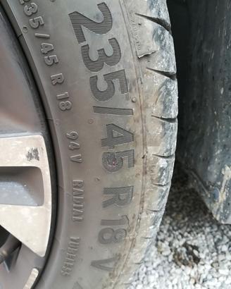 Gomme 235/45r18