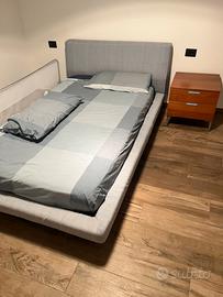 Letto 1 piazza e mezzo a doghe e comidini
