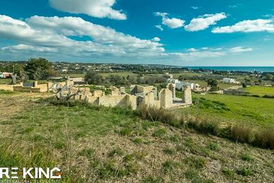 Villa con piscina in costruzione con vista mare