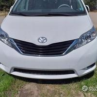 TOYOTA SIENNA Muso musata frontale completo Paraur