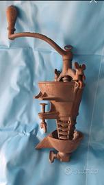 antico estrattore di frutta o macinino