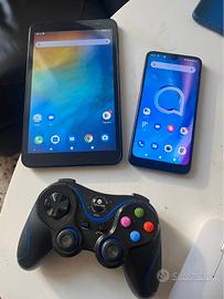 Tablet con SIM, telefono cellulare e gamepad