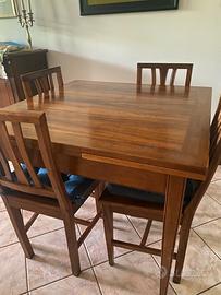 Tavolo in legno 100x100 (180x100) e quattro sedie
