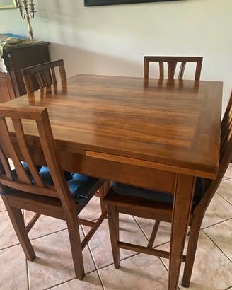 Tavolo in legno 100x100 (180x100) e quattro sedie