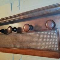 Antico Attaccapanni in legno con cappelliera