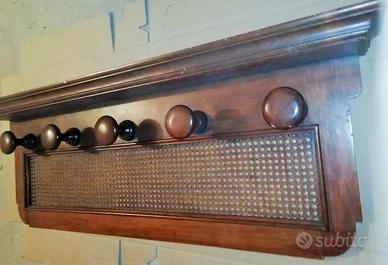 Antico Attaccapanni in legno con cappelliera