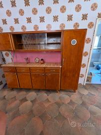 Credenza cucina in legno vintage con vetrina