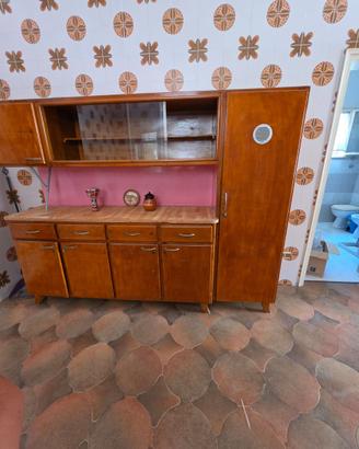 Credenza cucina in legno vintage con vetrina