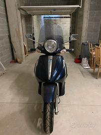 scooter piaggio Beverly 