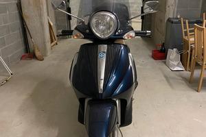 scooter piaggio Beverly 