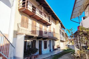 CASA SEMINDIPENDENTE A VALLO TORINESE