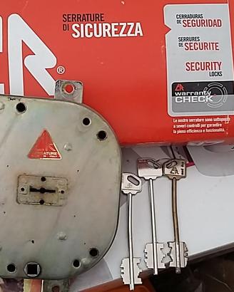 Serratura per porta blindata